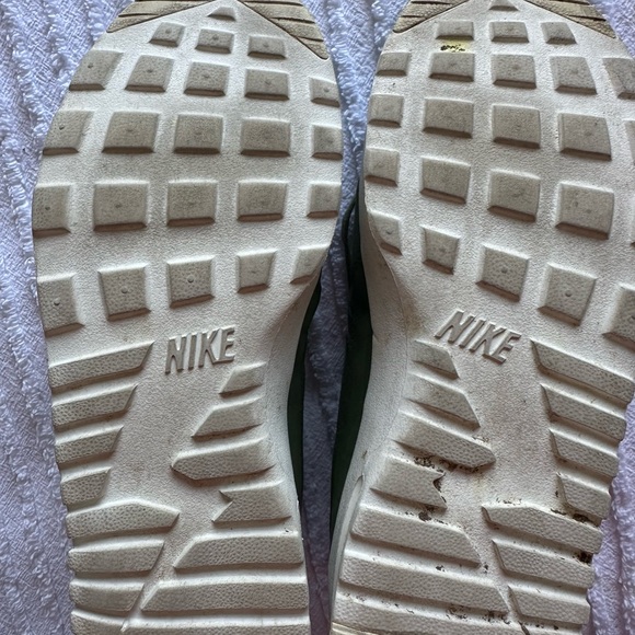 Nike Air Max Thea Premium - Carbon Green / Metallic Gold (616723-304) - Size 8.5 - Picture 4 of 7